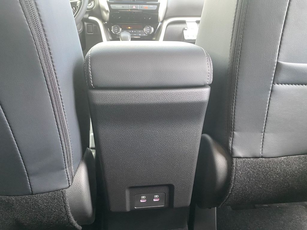 2026 Mitsubishi Eclipse Cross SE Image 17 of 34