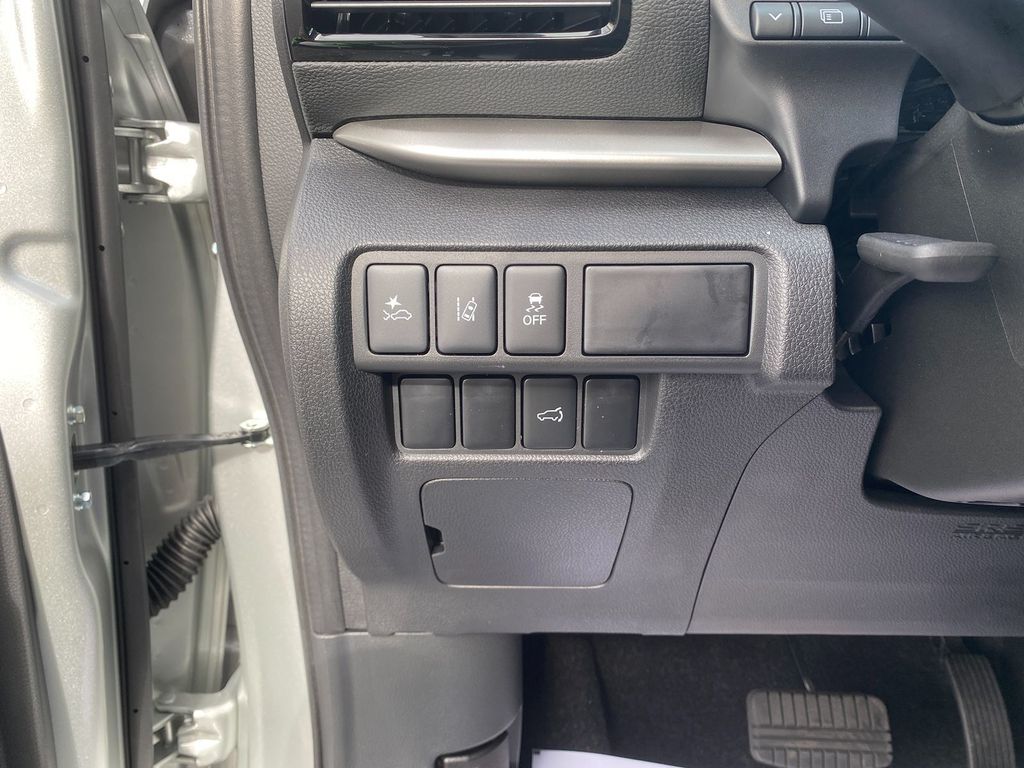 2026 Mitsubishi Eclipse Cross SE Image 32 of 34