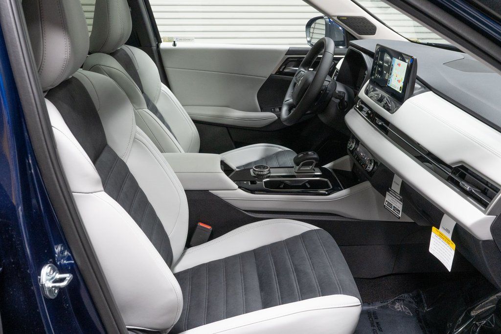 2026 Mitsubishi Outlander SE Image 16 of 24