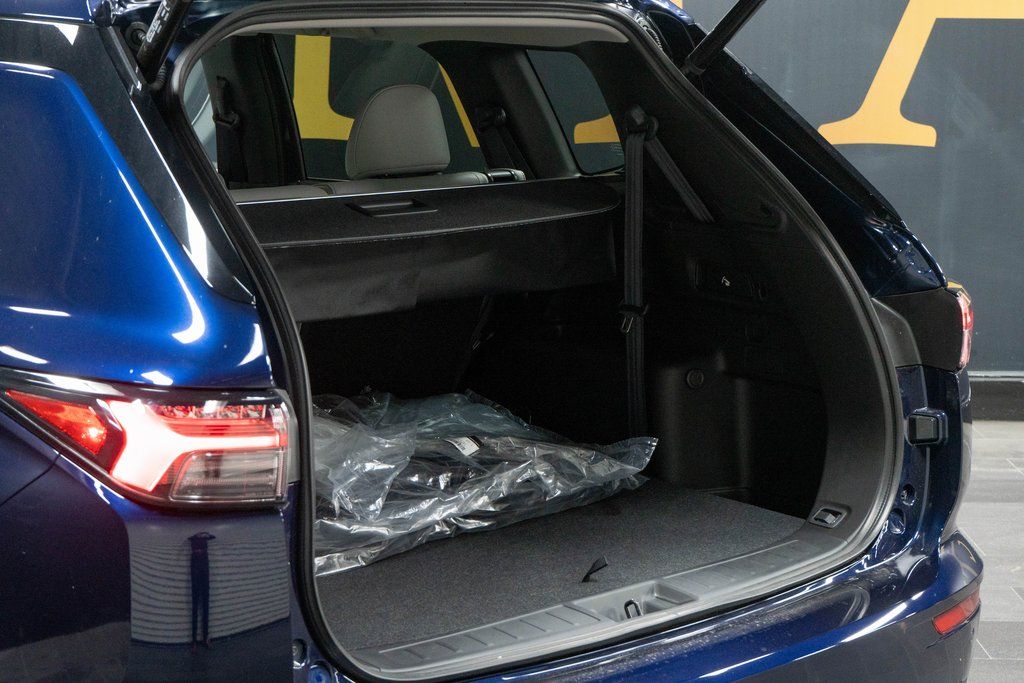 2026 Mitsubishi Outlander SE Image 8 of 24