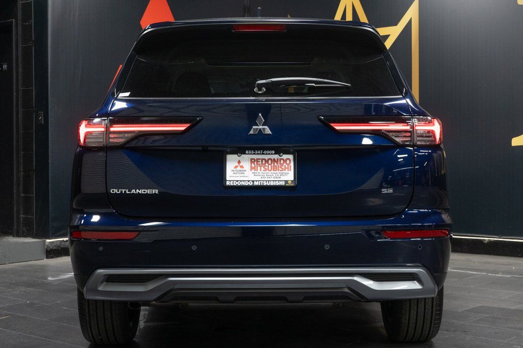 2026 Mitsubishi Outlander SE Image 10 of 24