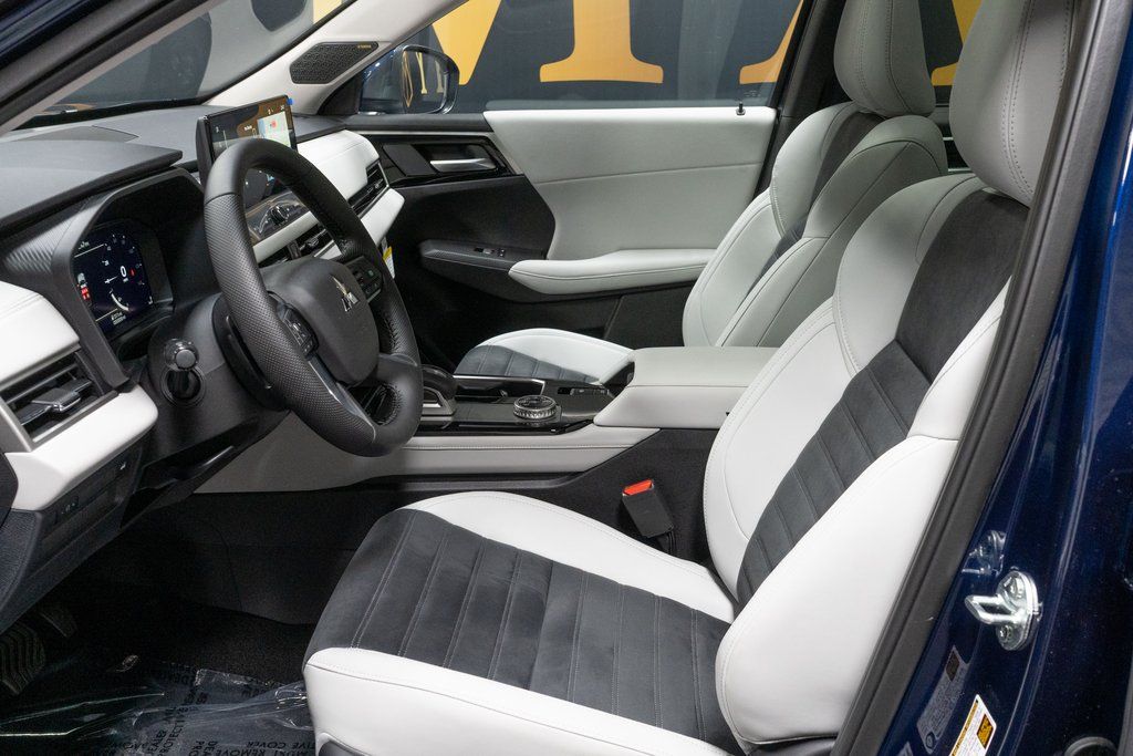 2026 Mitsubishi Outlander SE Image 24 of 24