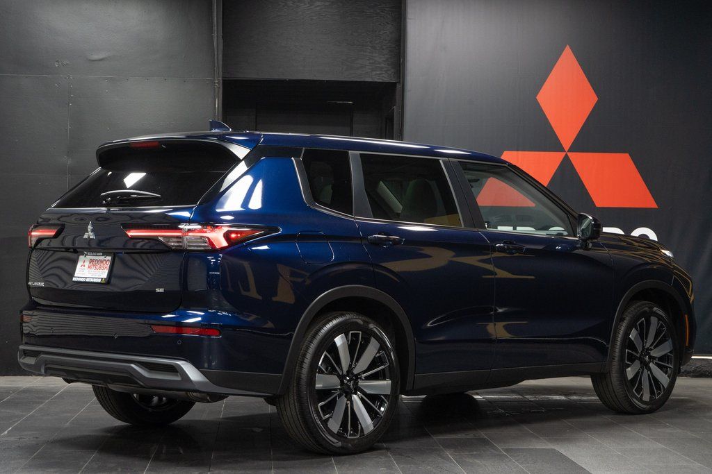 2026 Mitsubishi Outlander SE Image 4 of 24