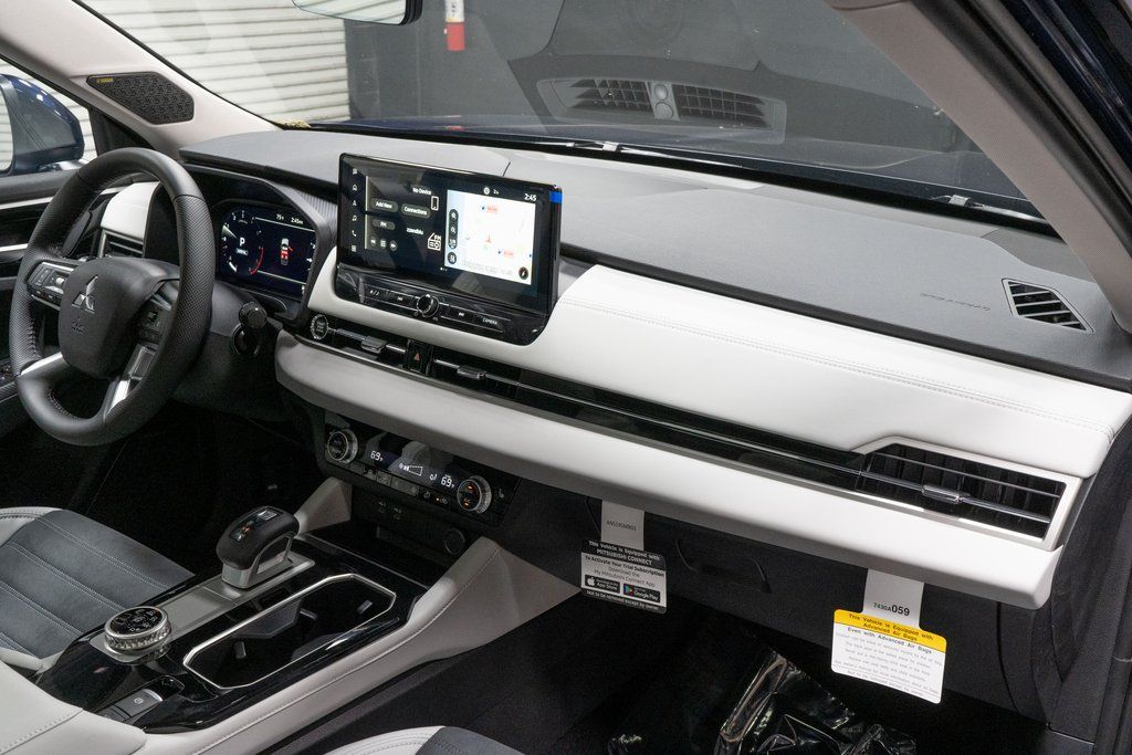 2026 Mitsubishi Outlander SE Image 20 of 24