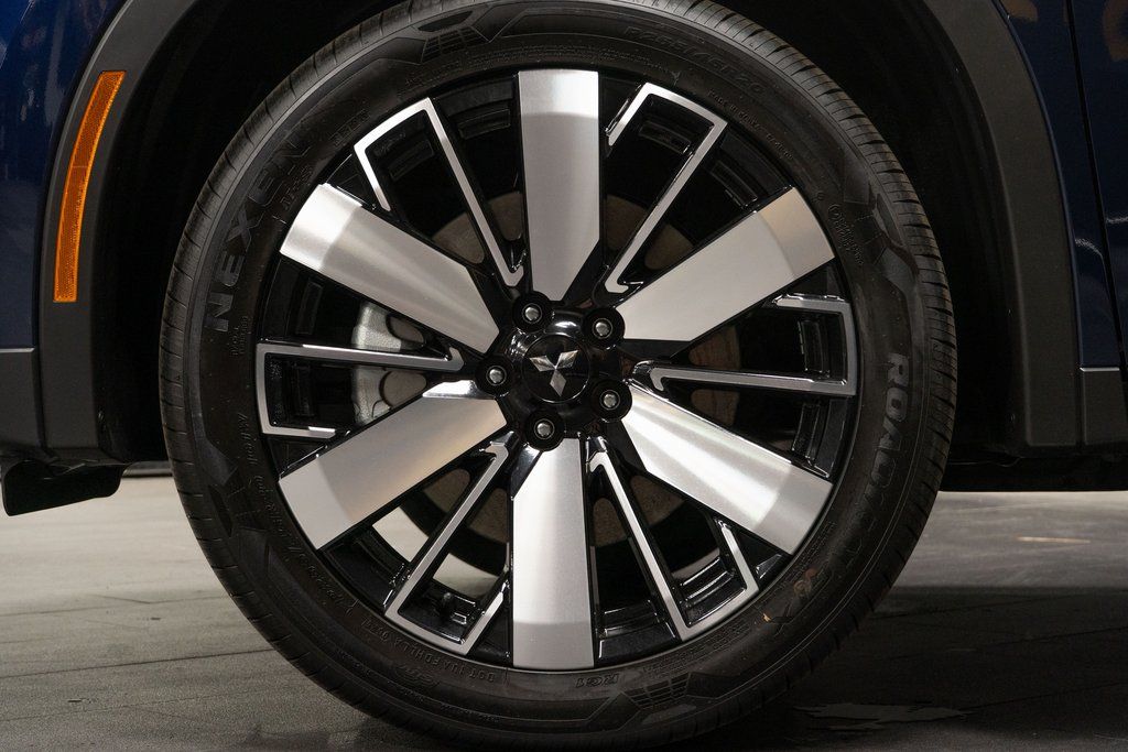 2026 Mitsubishi Outlander SE Image 7 of 24