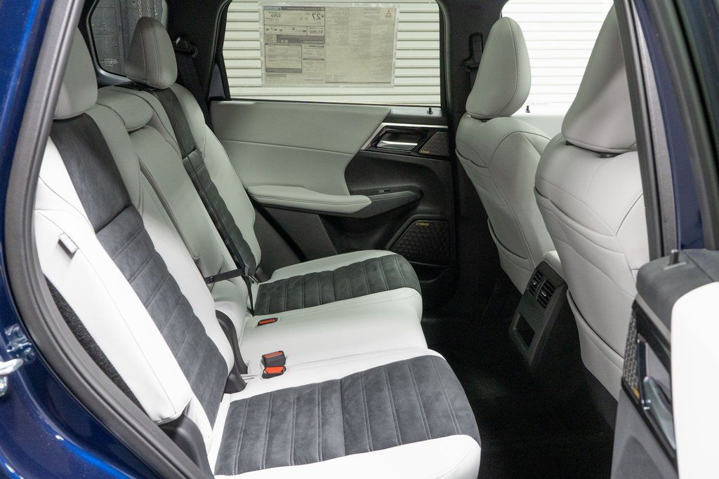 2026 Mitsubishi Outlander SE Image 15 of 24