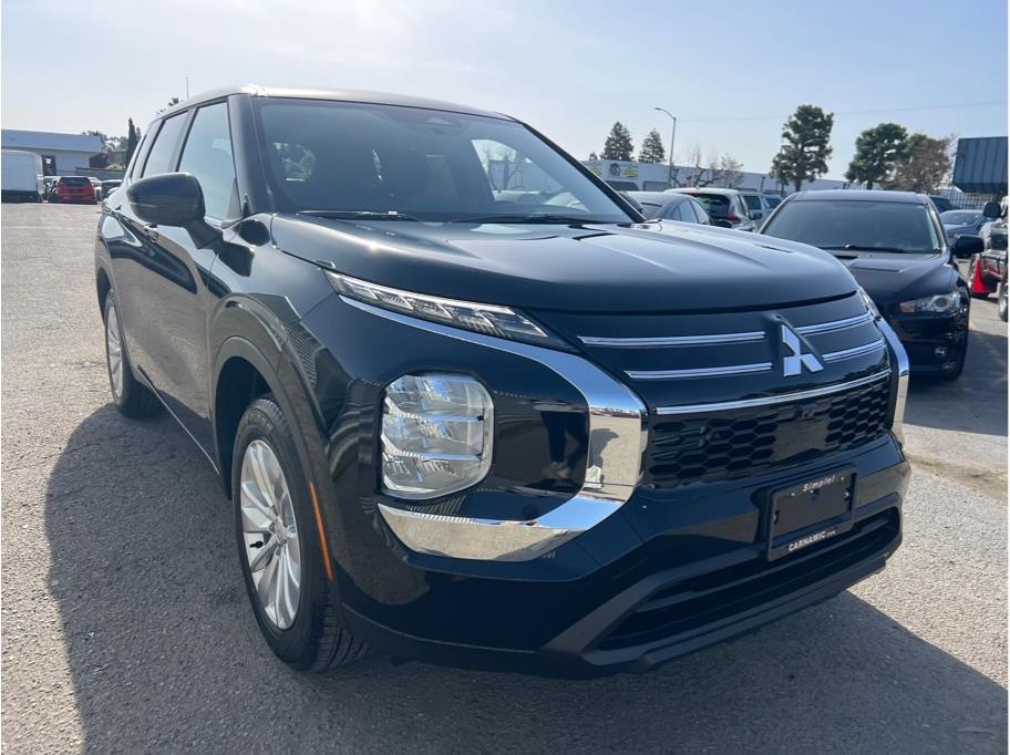 2026 Mitsubishi Outlander ES Image 2 of 20