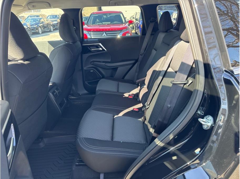 2026 Mitsubishi Outlander ES Image 10 of 14