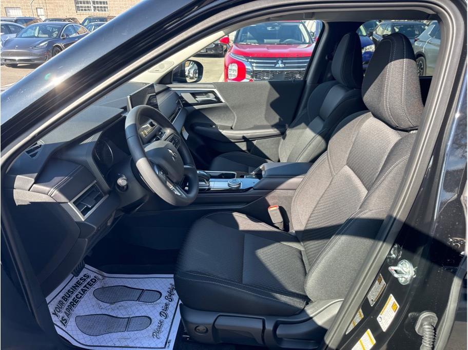 2026 Mitsubishi Outlander ES Image 9 of 14