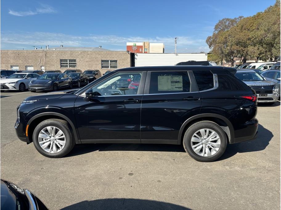 2026 Mitsubishi Outlander ES Image 7 of 14