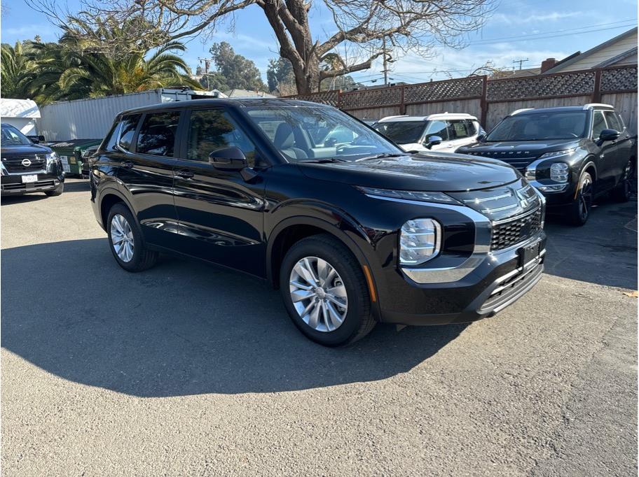 2026 Mitsubishi Outlander ES Image 3 of 14