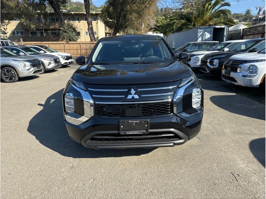 2026 Mitsubishi Outlander ES Image 2 of 14