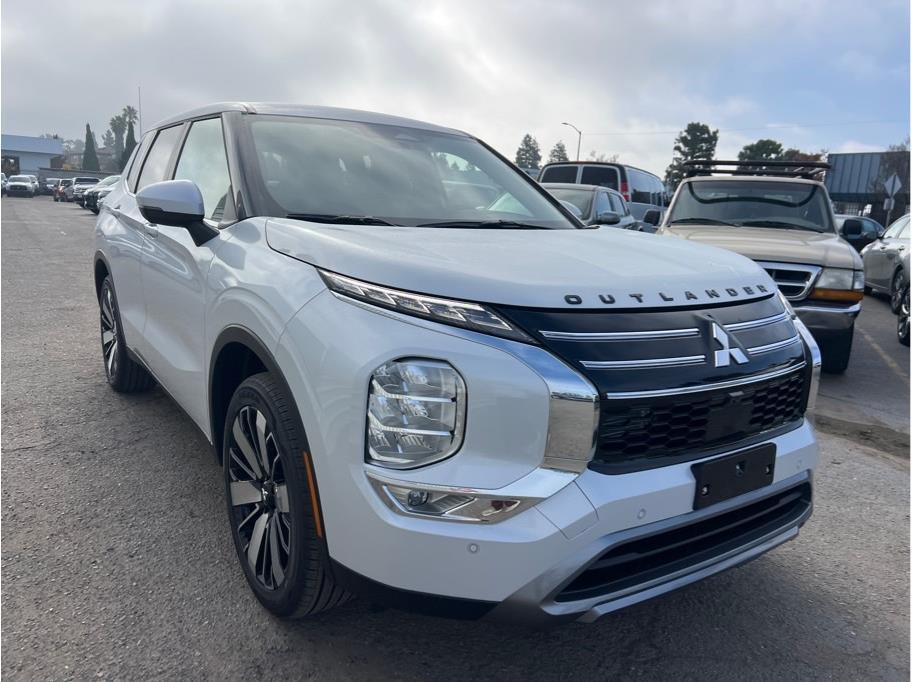 2026 Mitsubishi Outlander SE Image 2 of 21