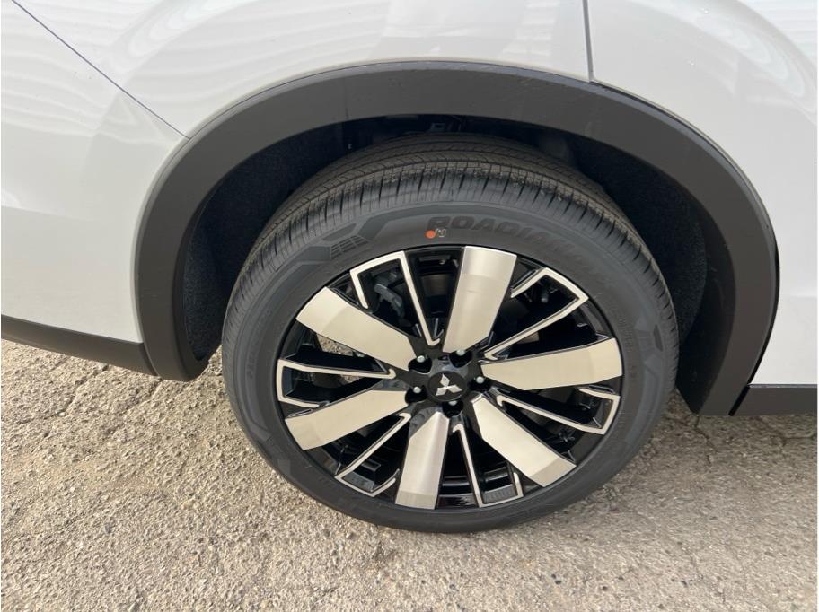 2026 Mitsubishi Outlander SE Image 8 of 21