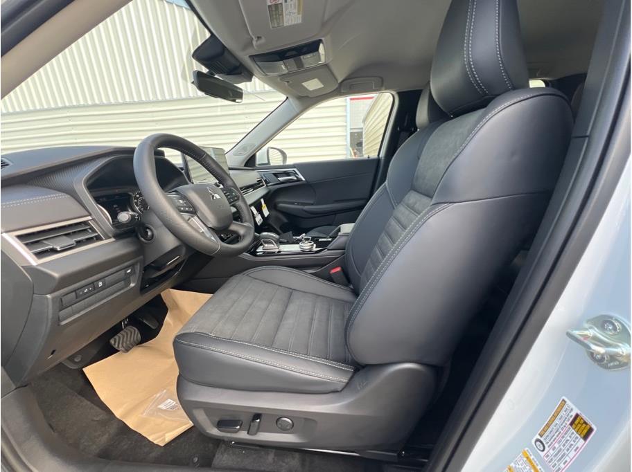 2026 Mitsubishi Outlander SE Image 18 of 21