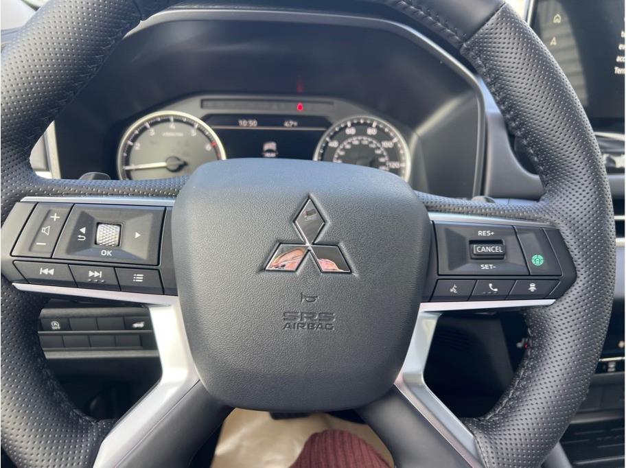 2026 Mitsubishi Outlander SE Image 12 of 21