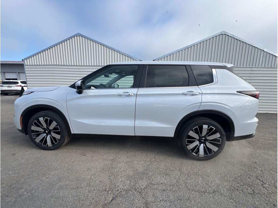 2026 Mitsubishi Outlander SE Image 7 of 21