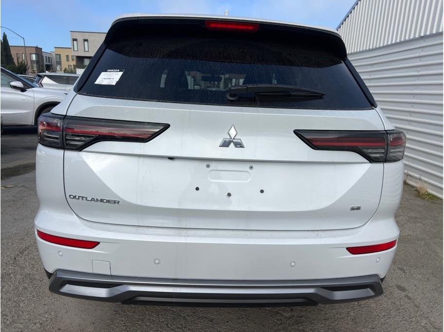2026 Mitsubishi Outlander SE Image 5 of 21