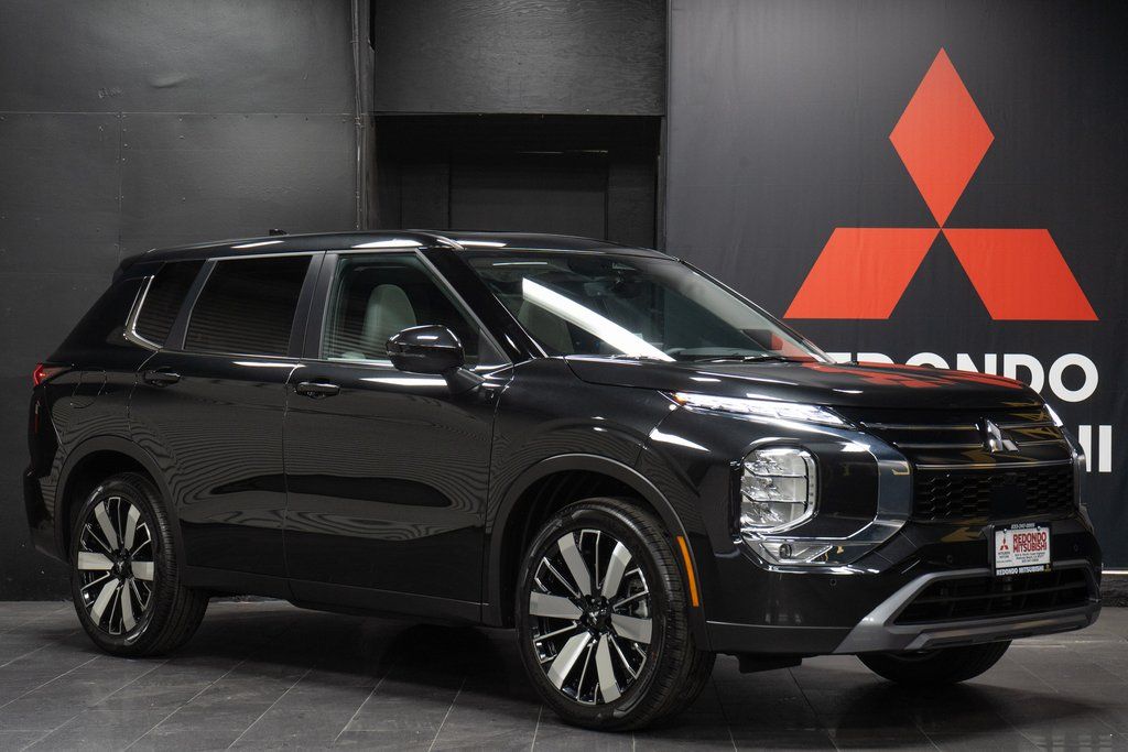 2026 Mitsubishi Outlander SE Image 3 of 24