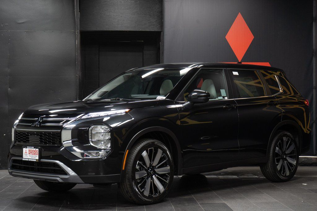 2026 Mitsubishi Outlander SE Image 1 of 24