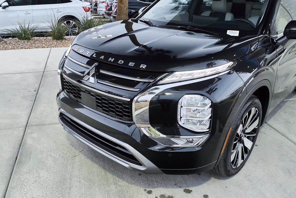 2026 Mitsubishi Outlander SE Image 3 of 55