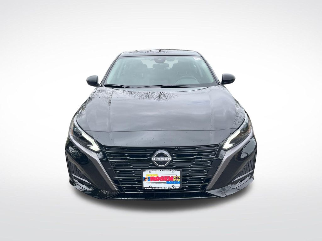 2026 Nissan Altima SV Image 2 of 31