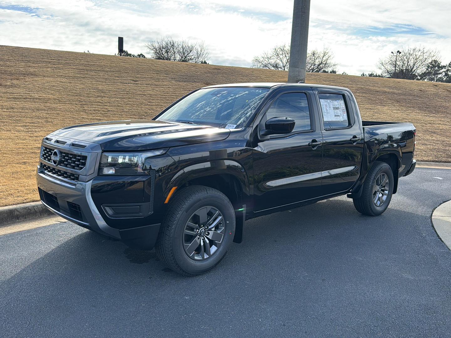 2026 Nissan Frontier SV Image 2 of 30