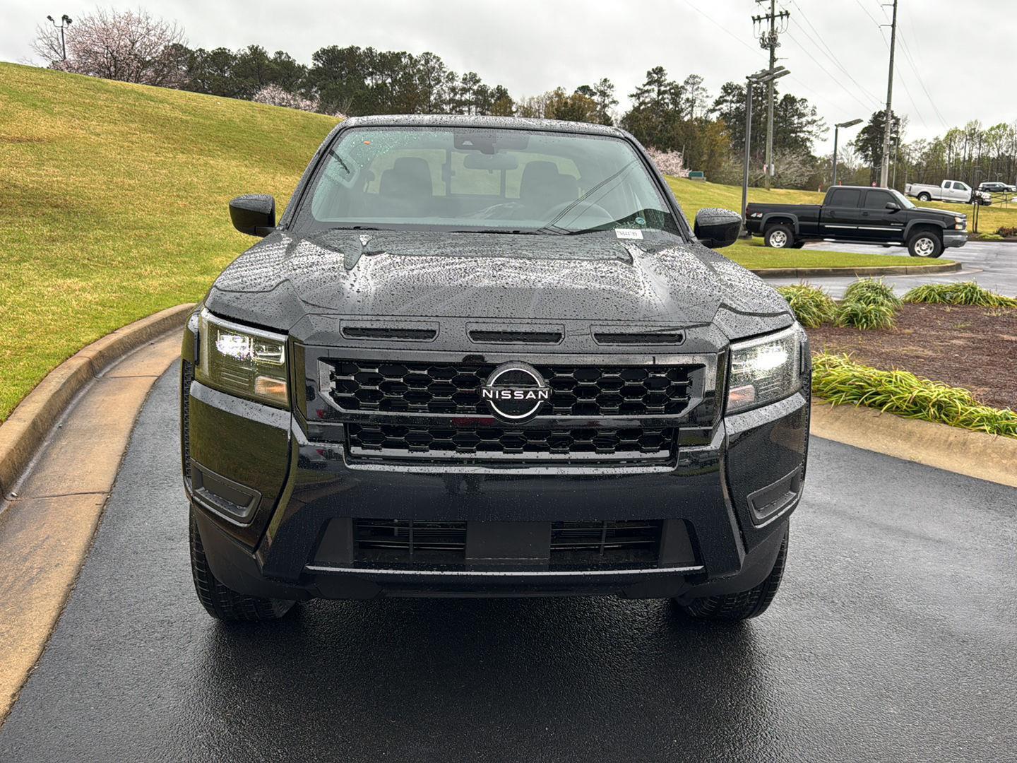 2026 Nissan Frontier SV Image 3 of 32