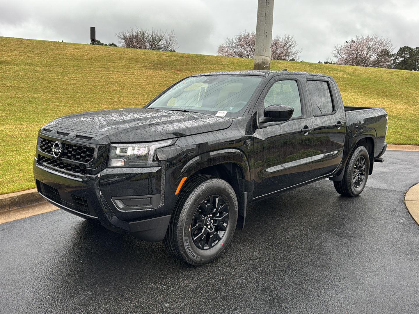 2026 Nissan Frontier SV Image 1 of 32