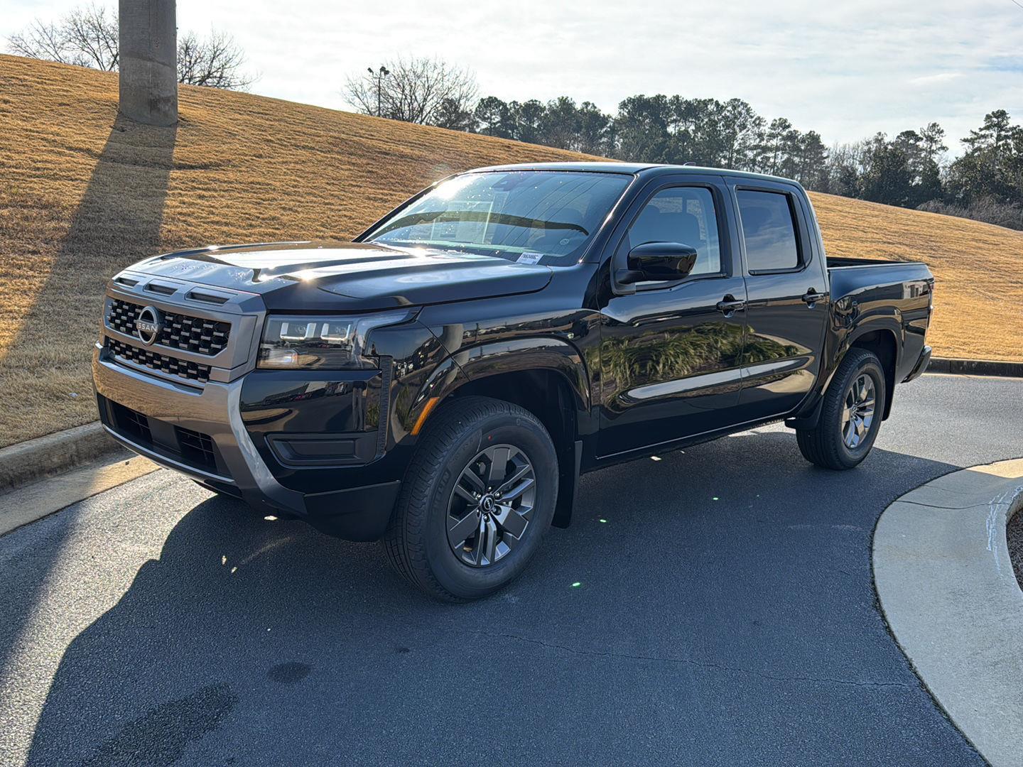 2026 Nissan Frontier SV Image 1 of 32