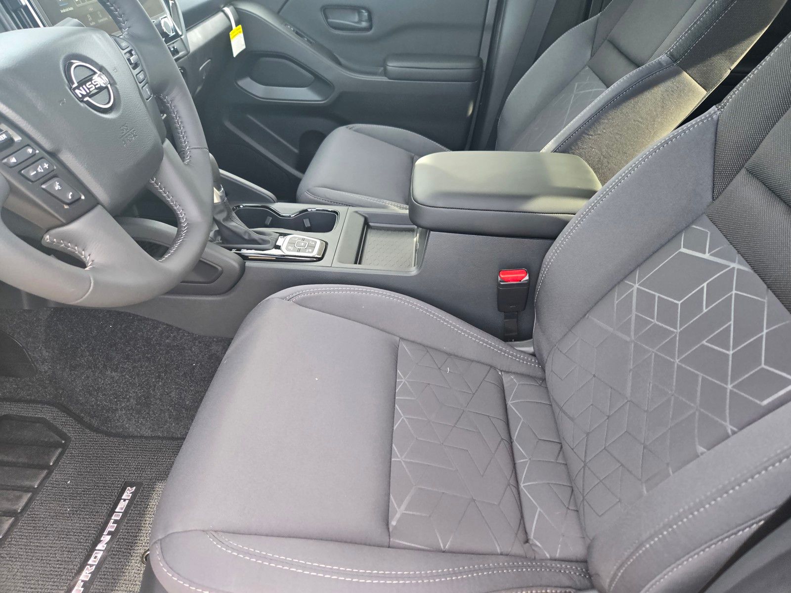 2026 Nissan Frontier SV Image 7 of 17