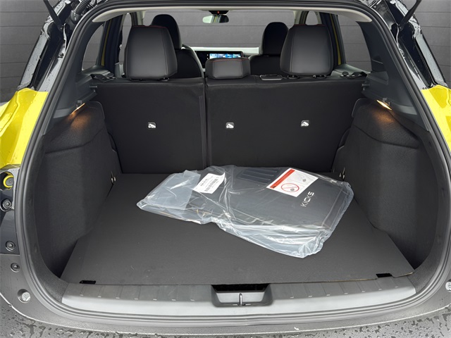 2026 Nissan Kicks SR Image 10 of 32