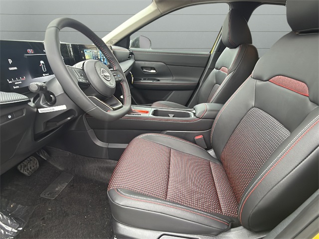 2026 Nissan Kicks SR Image 14 of 32