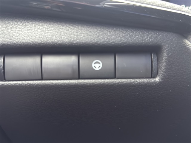 2026 Nissan Kicks SR Image 30 of 32