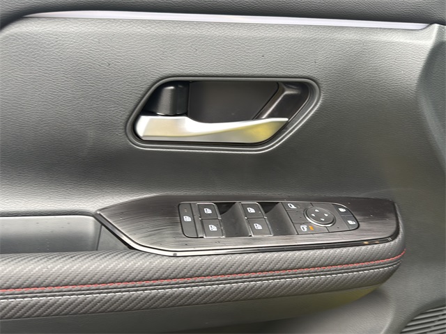 2026 Nissan Kicks SR Image 22 of 32
