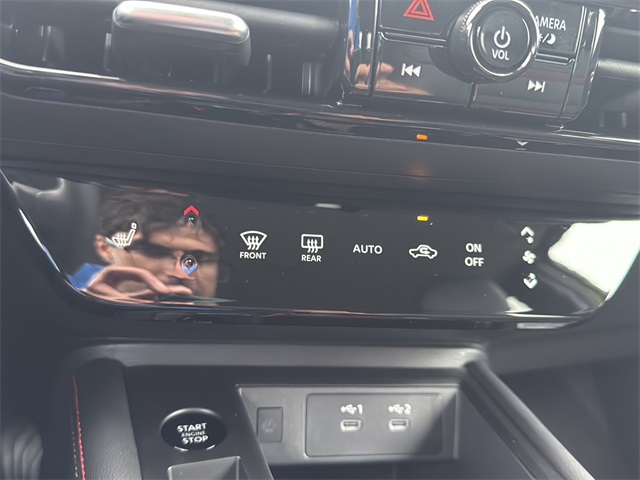 2026 Nissan Kicks SR Image 27 of 32