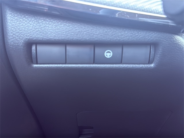 2026 Nissan Kicks SR Image 29 of 31