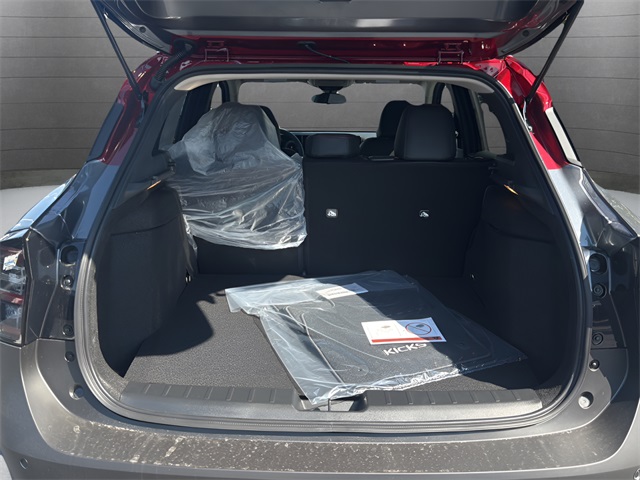 2026 Nissan Kicks SR Image 10 of 31