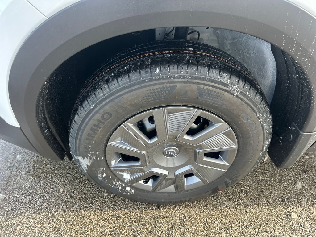 2026 Nissan Kicks S Image 10 of 31