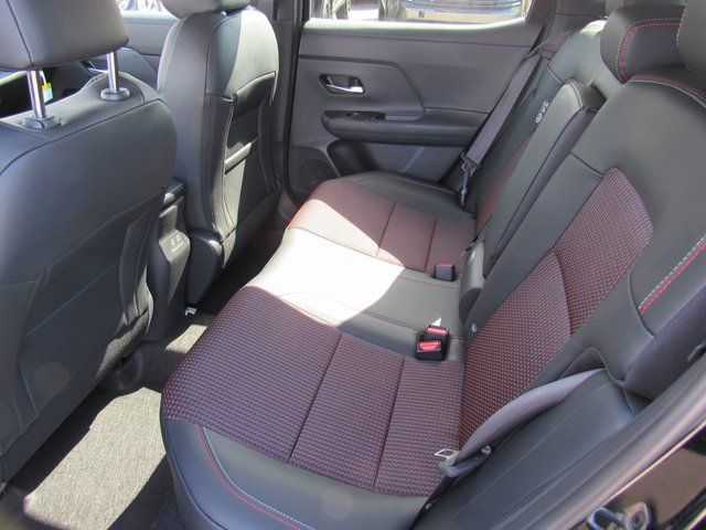 2026 Nissan Kicks SR Image 18 of 35