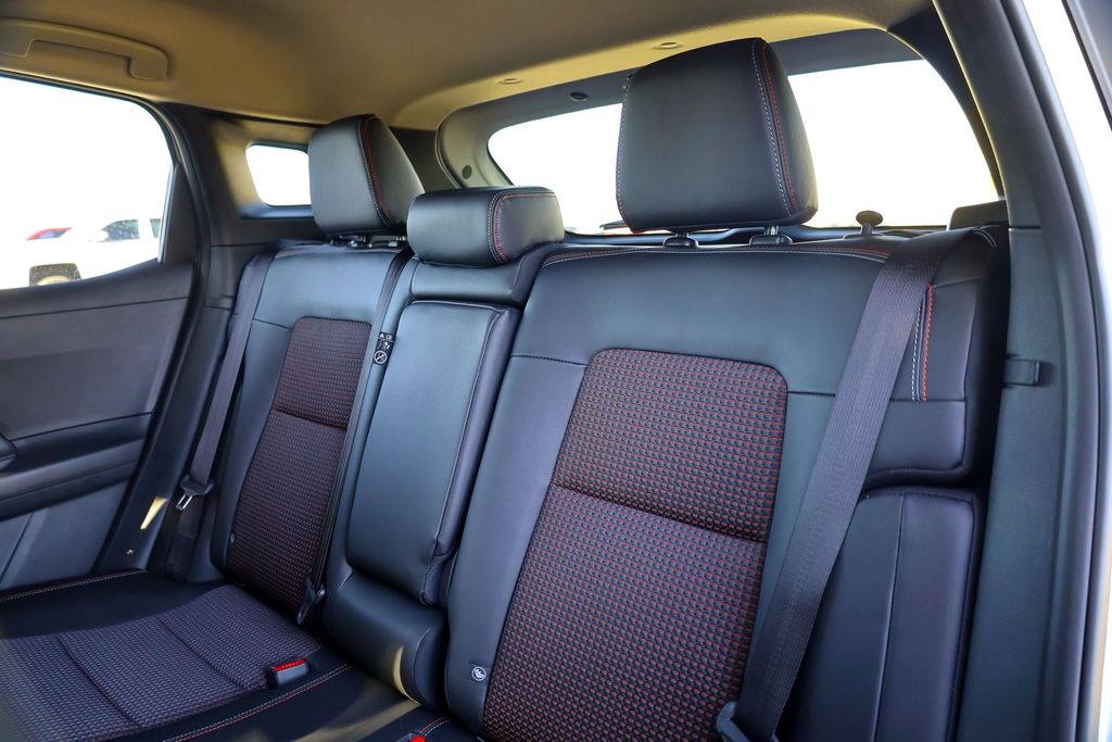 2026 Nissan Kicks SR Image 8 of 21