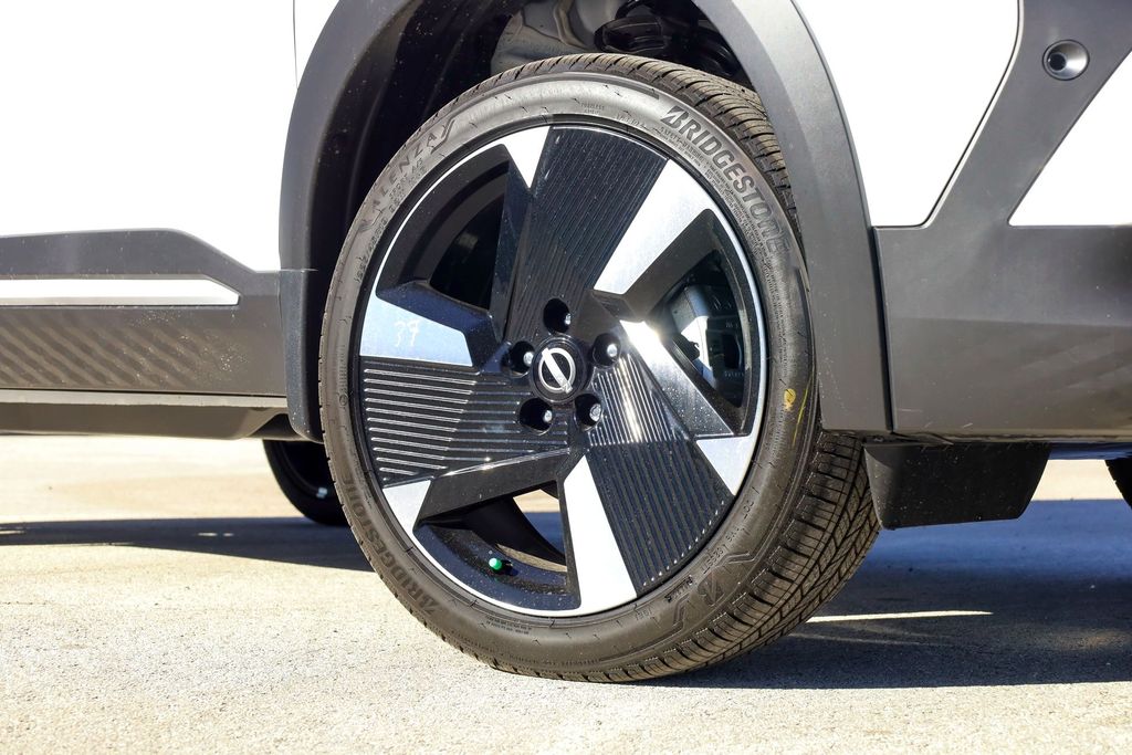 2026 Nissan Kicks SR Image 6 of 21