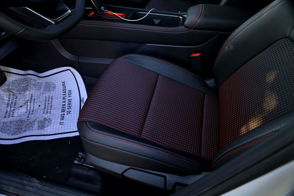 2026 Nissan Kicks SR Image 21 of 21