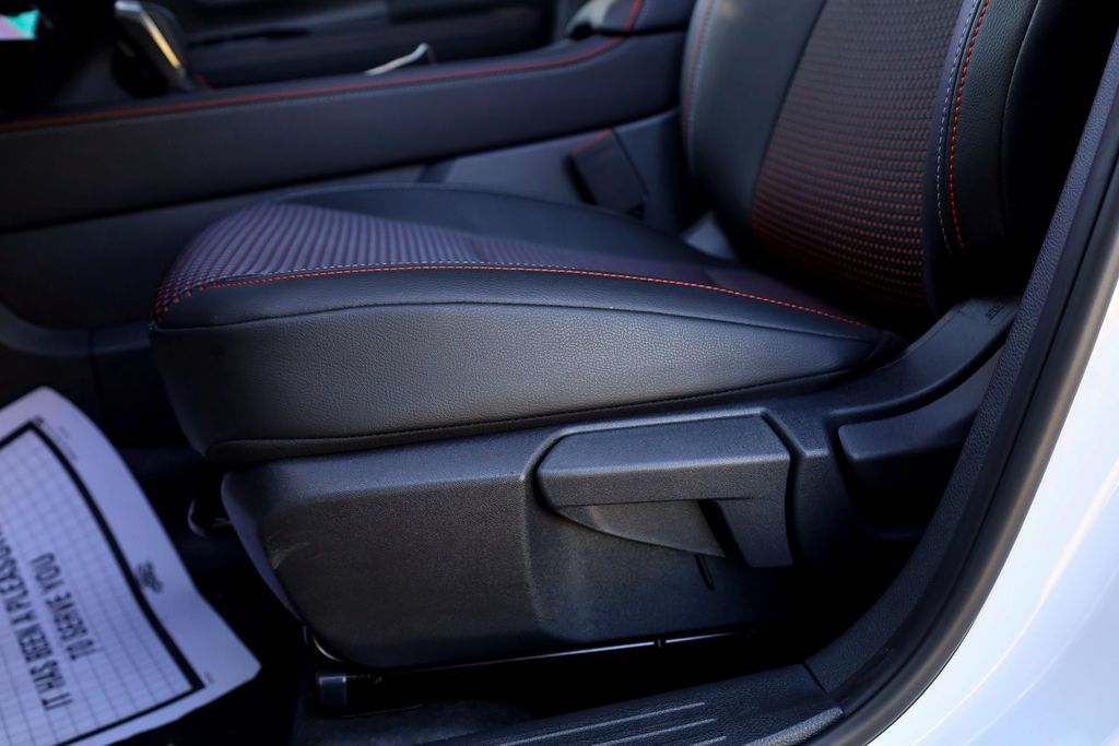 2026 Nissan Kicks SR Image 12 of 21