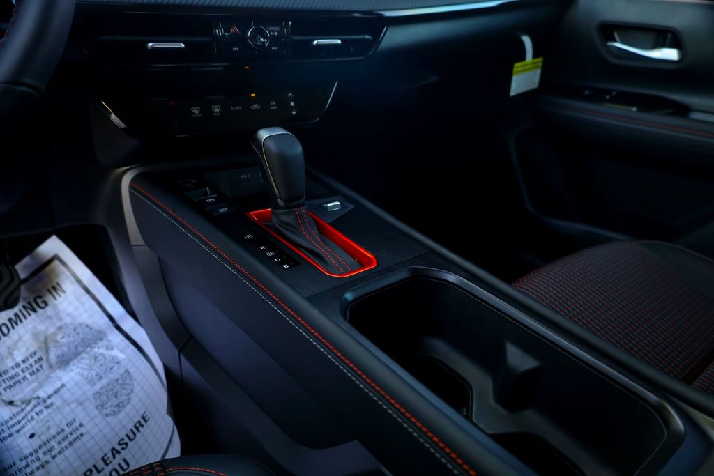 2026 Nissan Kicks SR Image 18 of 21