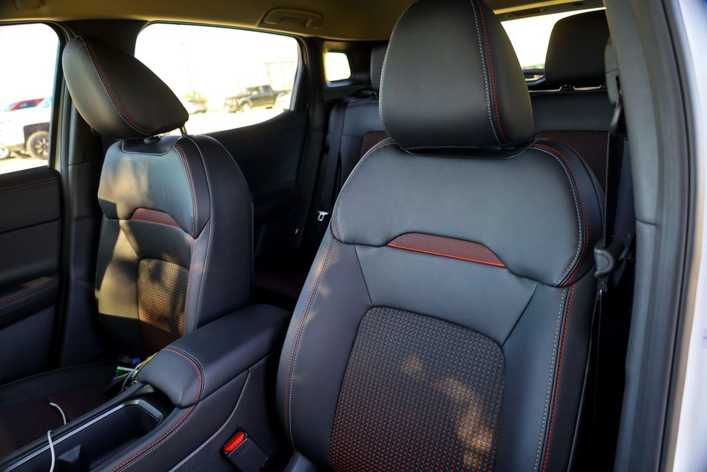 2026 Nissan Kicks SR Image 9 of 21