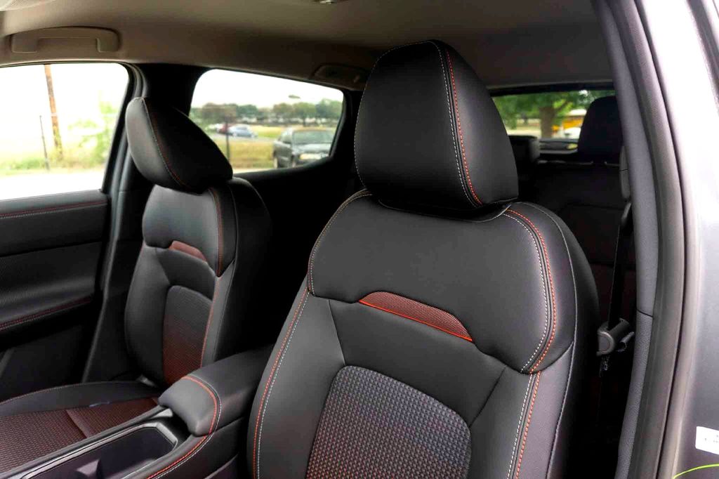 2026 Nissan Kicks SR Image 10 of 20