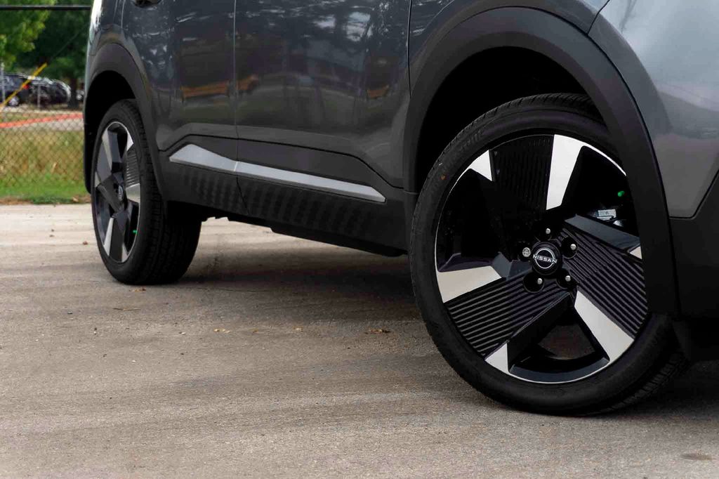 2026 Nissan Kicks SR Image 6 of 20