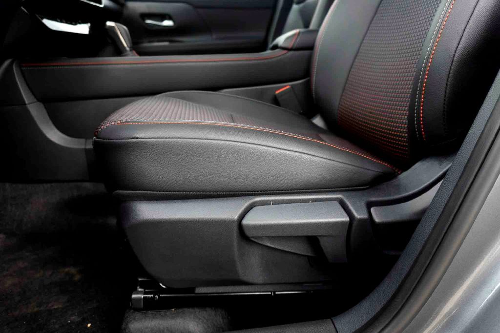 2026 Nissan Kicks SR Image 12 of 20