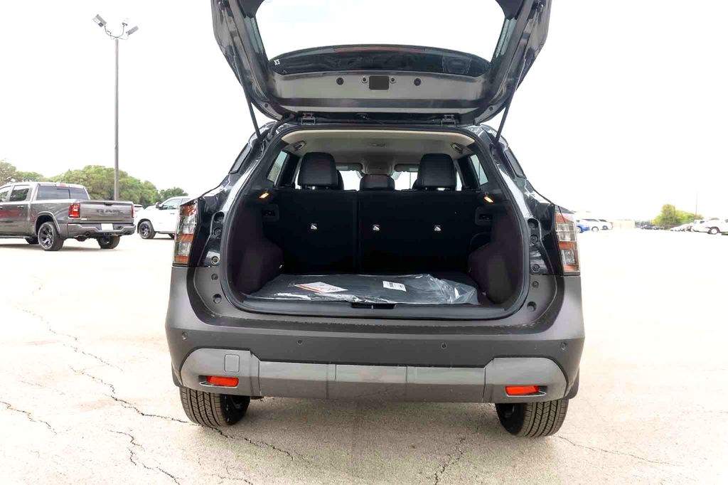 2026 Nissan Kicks SR Image 8 of 20